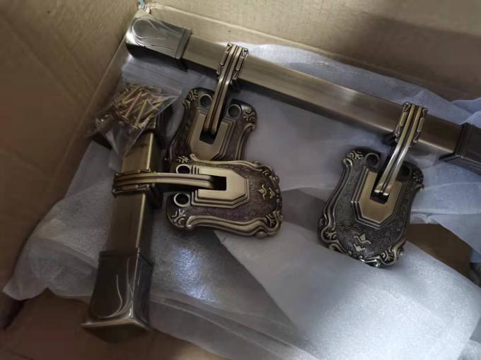 Antiker Sarg behandelt den Griff und die Installationen mit 1005 Begräbnissen im Metallmaterial